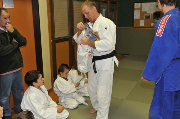 Judo 2008.11.08 David Papaux photo 39 distribution cadeau_DxO